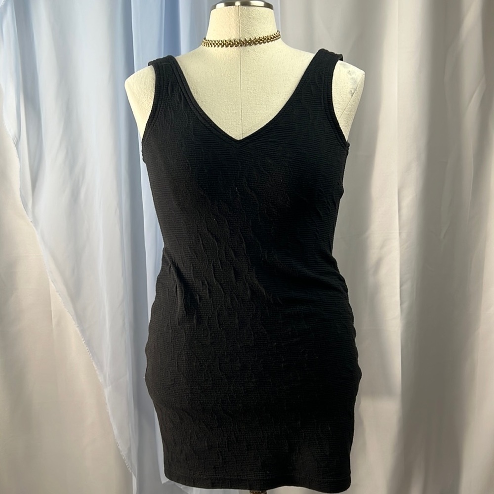 Black vintage bodycon v-neck-back textured dress size medium